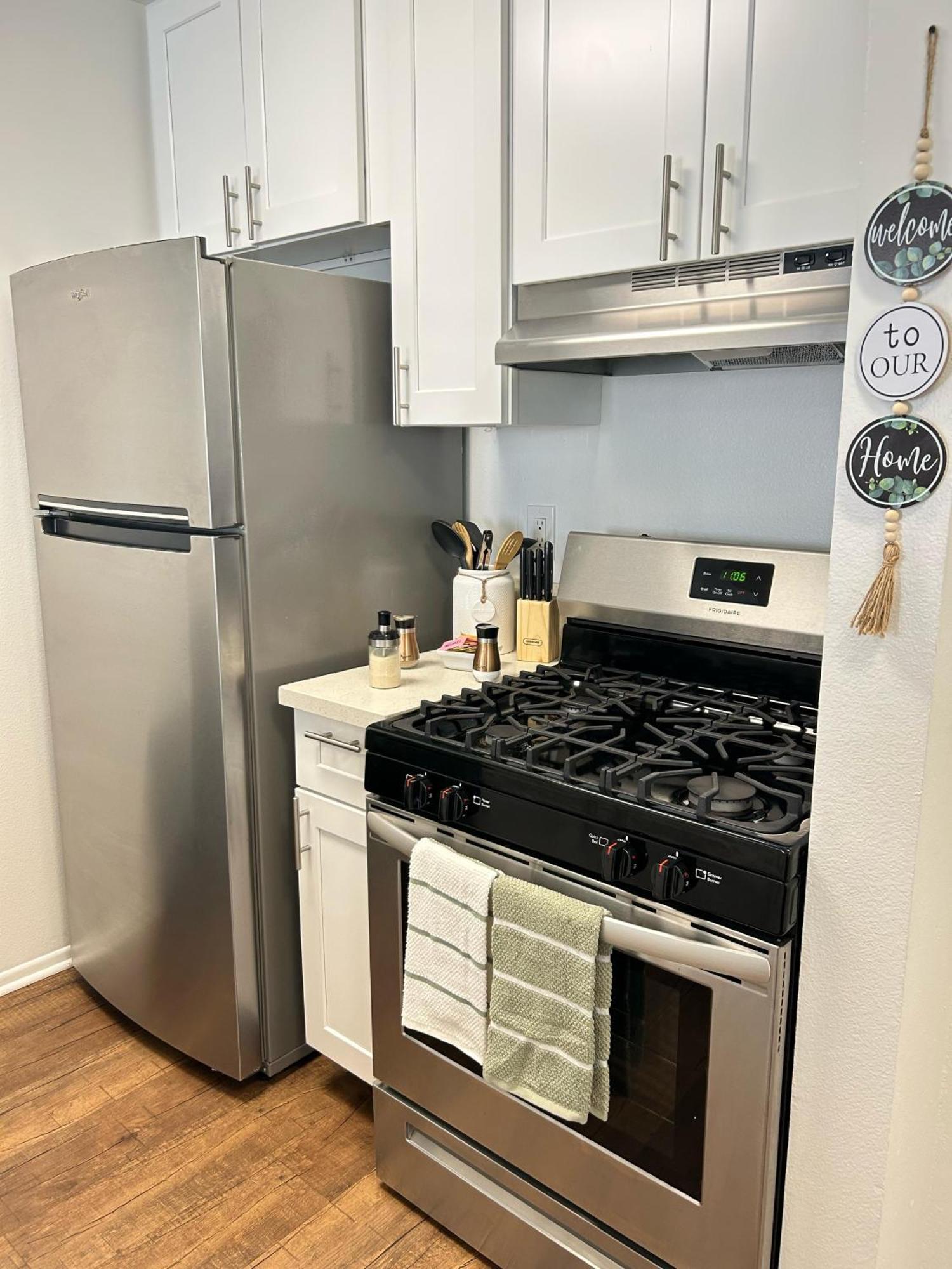 Hollywood Blvd Apartment *